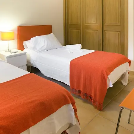 Casa Dos Cedros * Карвоейру